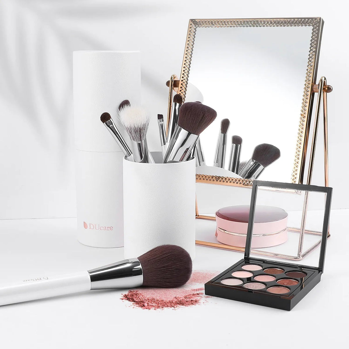 DUCARE - Ensemble de 9 pinceaux blancs pour le visage et les yeux avec support