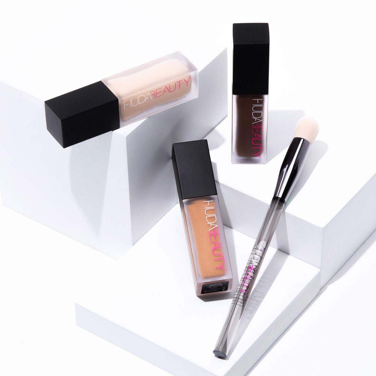huda-beauty-coconut-flakes-2-7n-concealer