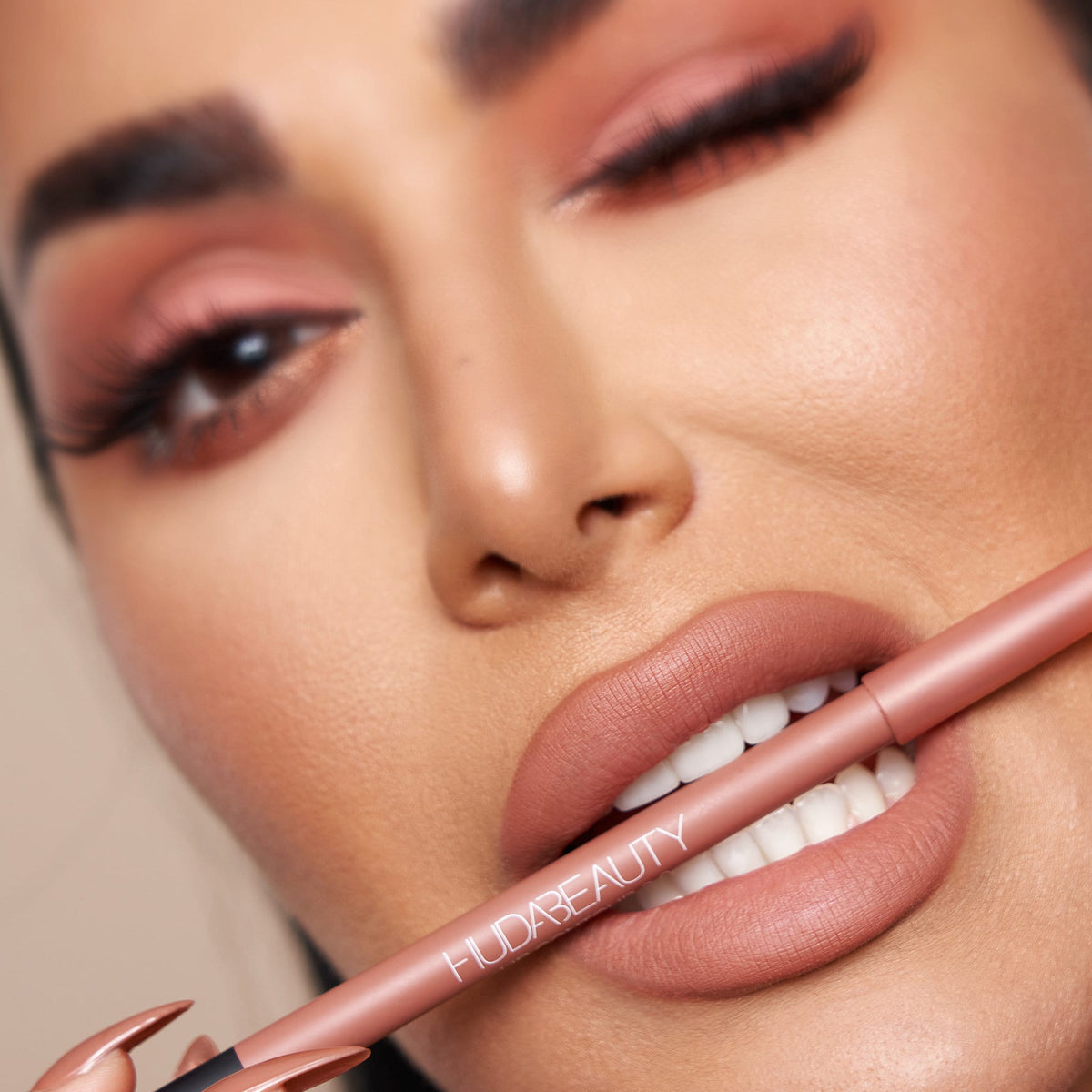 huda-beauty-lip-contour-2-0-automatic-matte-lip-pencil-muted-pink