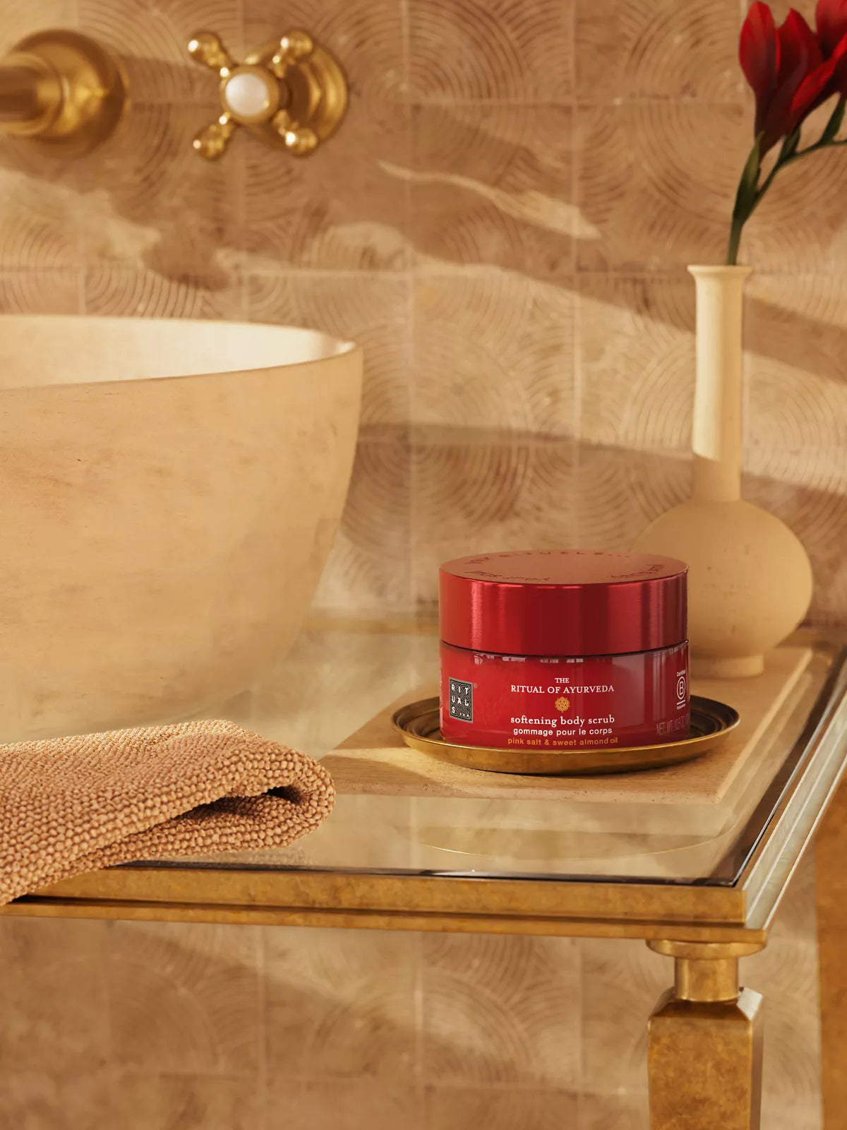 RITUALS -The Ritual of Ayurveda Gommage au sel de l’Himalaya pour le corps- 300 g
